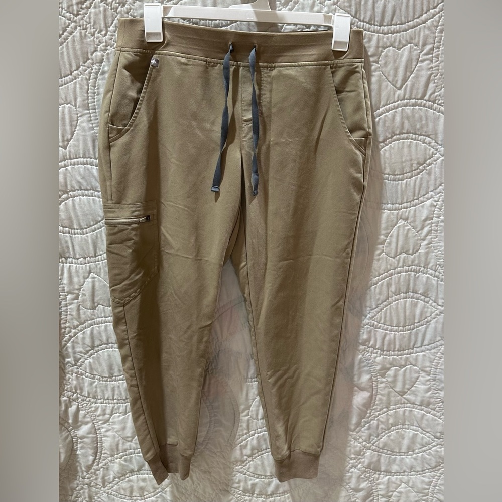 Figs Zamora joggers women's size petite medium 
Inseam approximately 25”